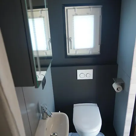 Tiny House Moebliert Inkl Grosser Terrasse לוסטנאו
